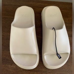 ZARA PLATFORM SLIDE SIZE:39 (USA 8) EUC